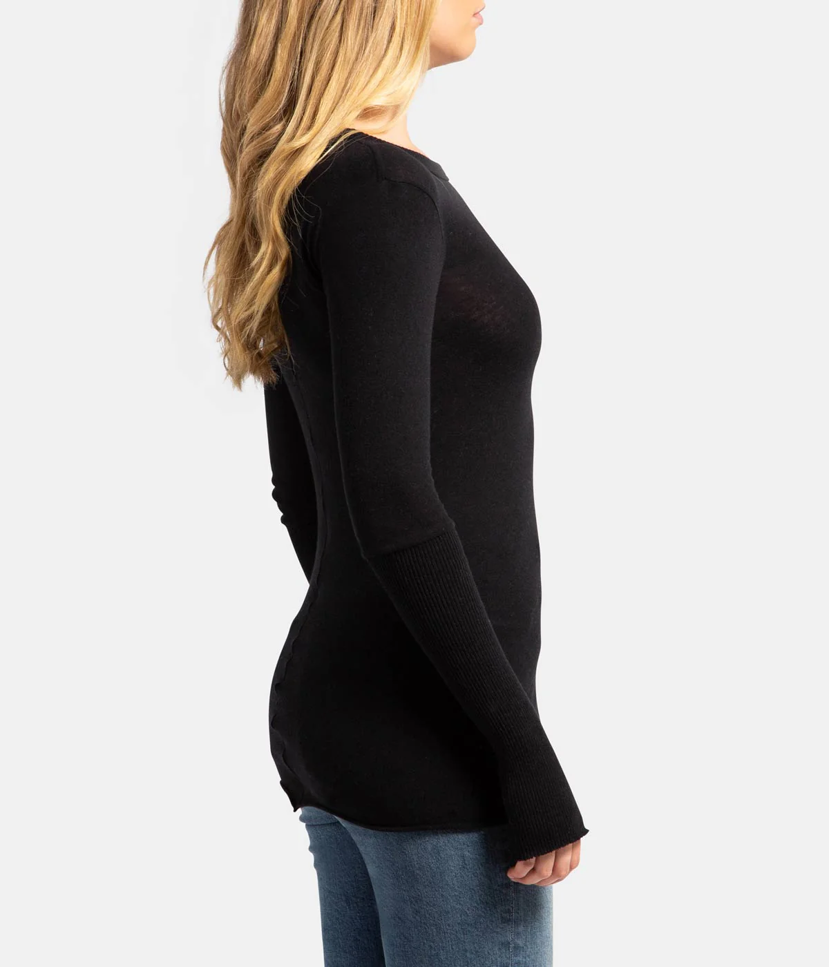 Cashmere Crew Neck Fitted Long Sleeve Top in Black - Image 4